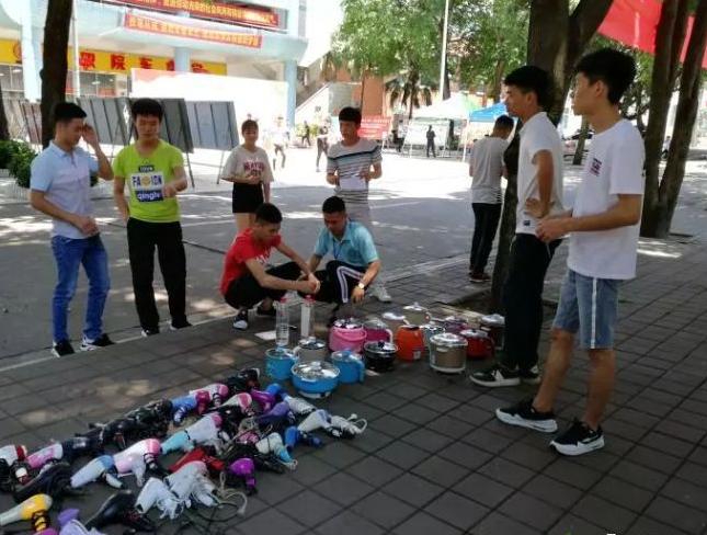 大学生查宿舍违规用品,宿管查违规电器