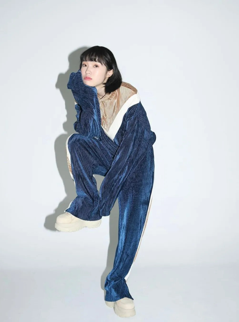 谁说只有年轻人可以穿运动裤，这些新搭法，30~50岁都能穿