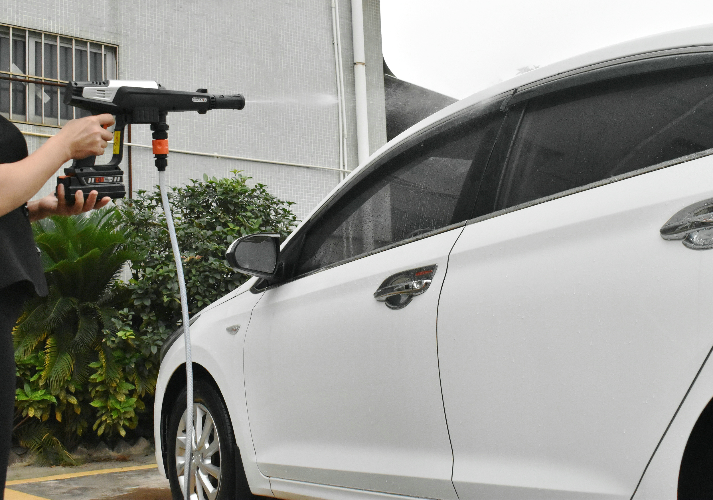 省电家用亿力锂电洗车机,亿力洗车专用水枪电池