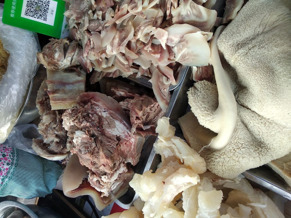 牛头肉为什么有贵有便宜的,牛头肉和猪头肉吃哪个更好一些