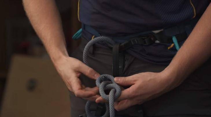 攀岩可以自动解开的绳子打结方法,攀岩怎么样打结可以来回收缩