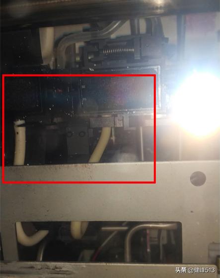 爱普生打印机颜色失真,爱普生打印机指示灯亮红灯