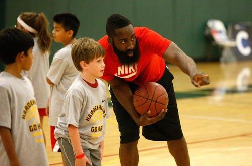 自己一个人练篮球该练些什么,自己一个人打篮球