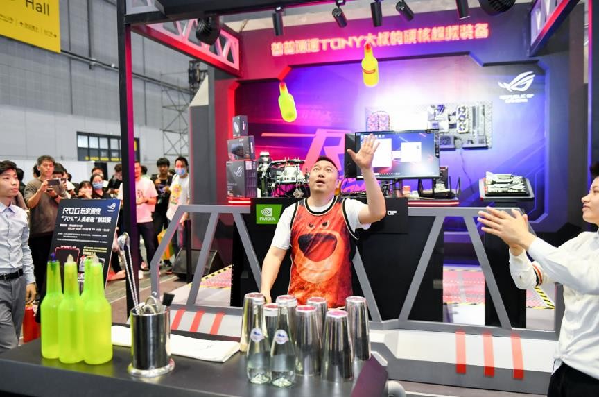 梦幻联动二次元狂欢ROG信仰星球空降BW2021