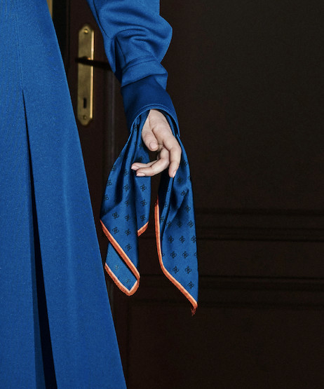 一条丝巾有多种搭配方法,丝巾的十种搭法