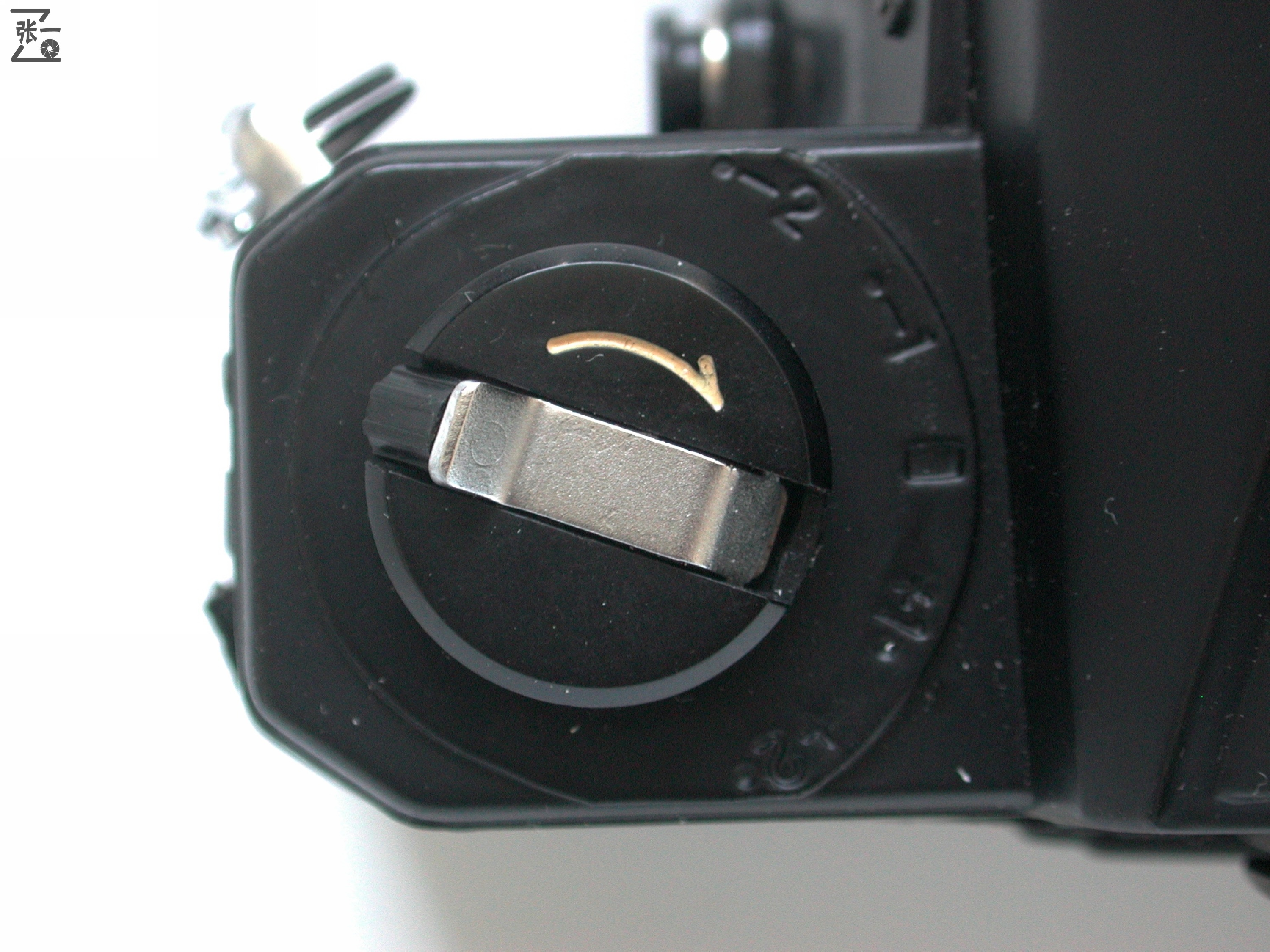 中国哈尔滨照相机厂生产的SEAMADZ2-1单反照相机