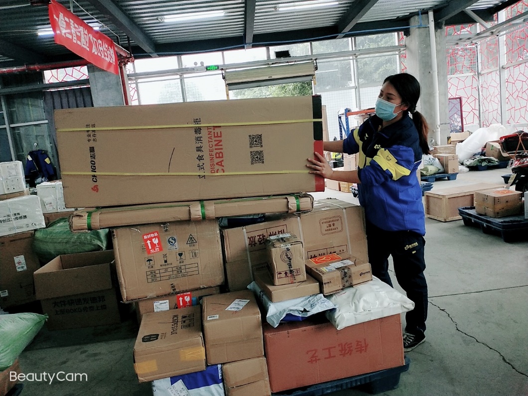 德邦快递小姐姐视频,上海德邦快递小姐姐