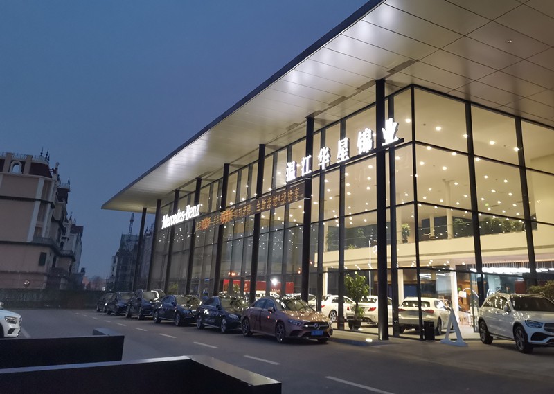 郑州女子买奔驰提车三天就出问题,成都女子买奔驰提车当天就坏了