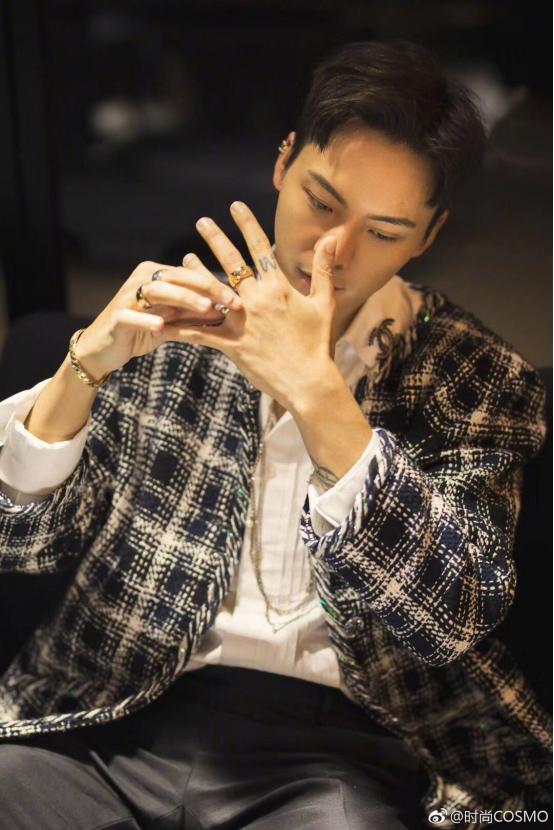 戒指戴手指的含义分男女左右手吗,戒指戴哪根手指上代表有对象