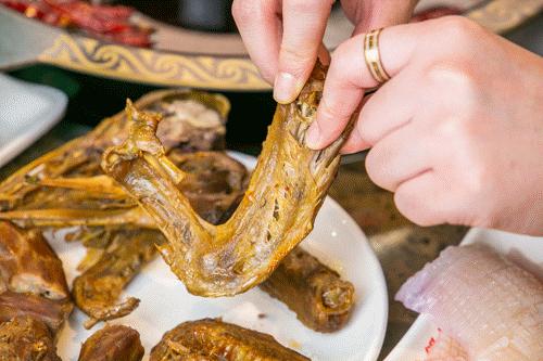 自助毛肚火锅不限量套路,天天排队的火锅