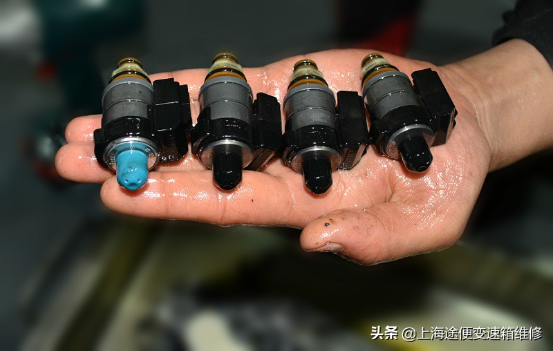 奔驰b200变速箱原地挂挡顿挫,奔驰b200臻藏版