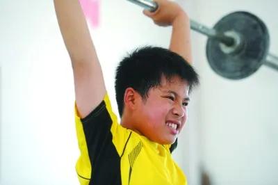 小孩子练举重有没有发展 (小孩练举重有前途吗)