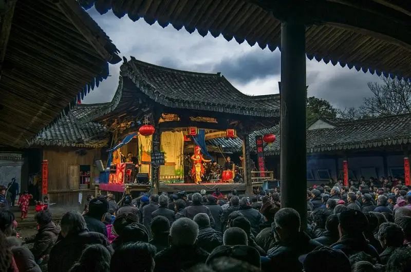 安徽一座不起眼的小戏台，竟然上演了半部三国，建筑师：英风犹存