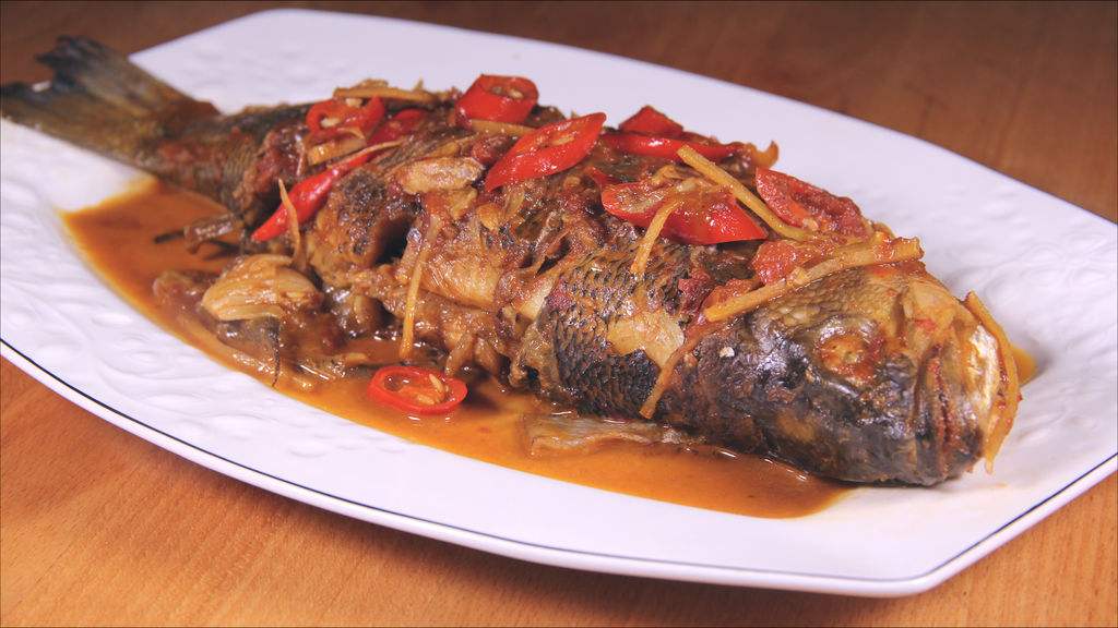 教你怎么制作红烧鱼肉质鲜嫩,最经典红烧鱼的做法鱼肉香酥入味