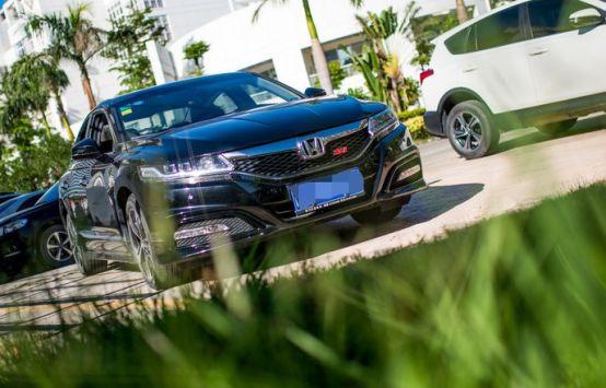 高速之王大众迈腾加速是又快又稳,雅阁迈腾高速稳定性真实感受