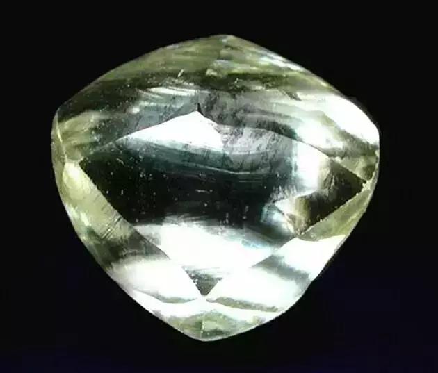 捡到这样的石头千万别扔桌子,遇到这样的石头赶紧捡