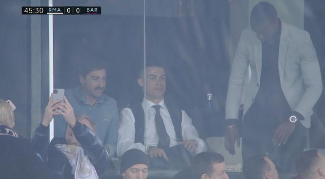 C罗现身包厢观战国家德比，为维尼修斯进球鼓掌
