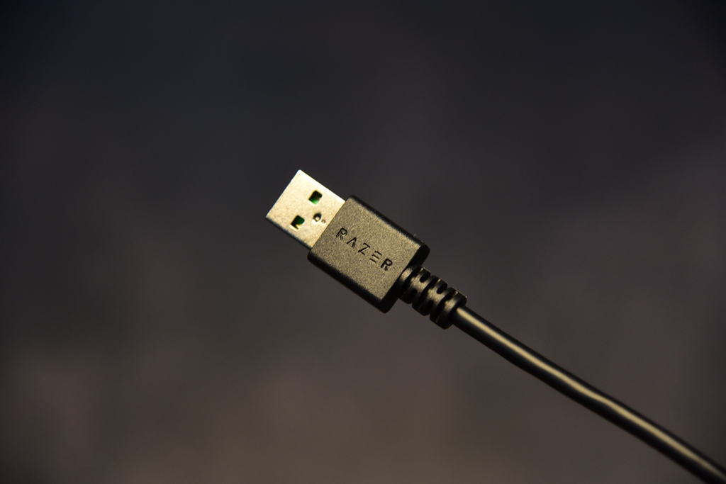 razer雷蛇萨诺狼蛛v2幻彩背光,游戏膜测评安卓