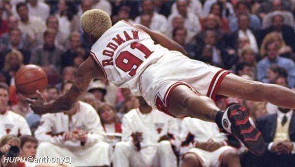 李根投篮低头看三分线,李根在解说时谈防守克莱汤普森