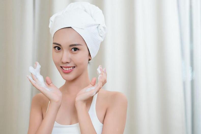 如何消除抬头纹女孩,如何消除女士抬头纹