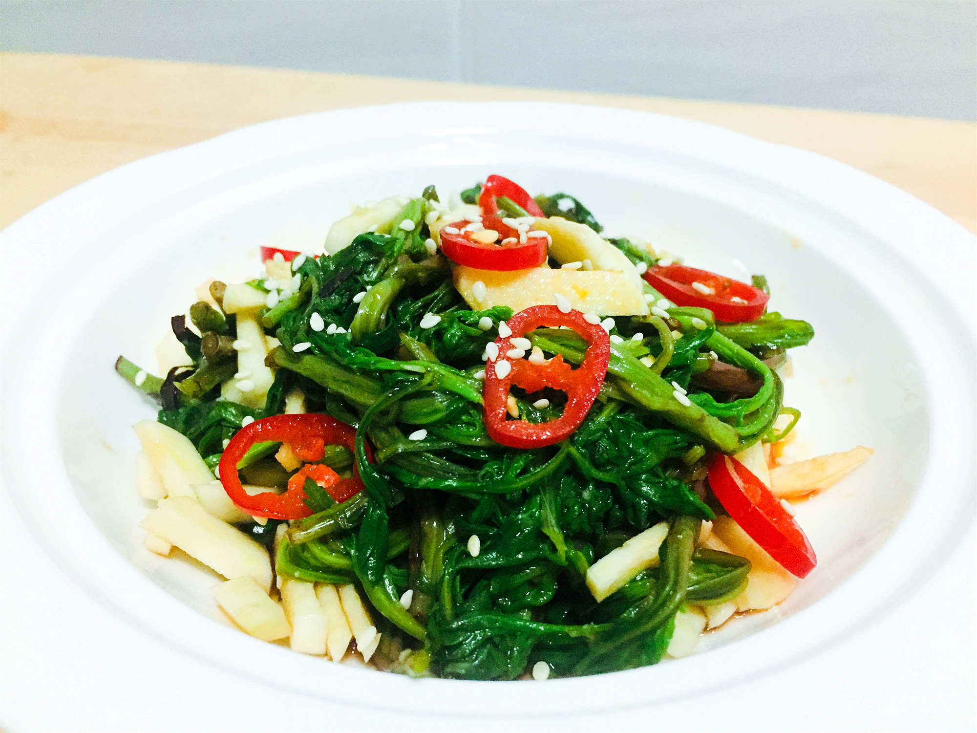 柳蒿芽凉拌做法,柳蒿芽的做法和功效