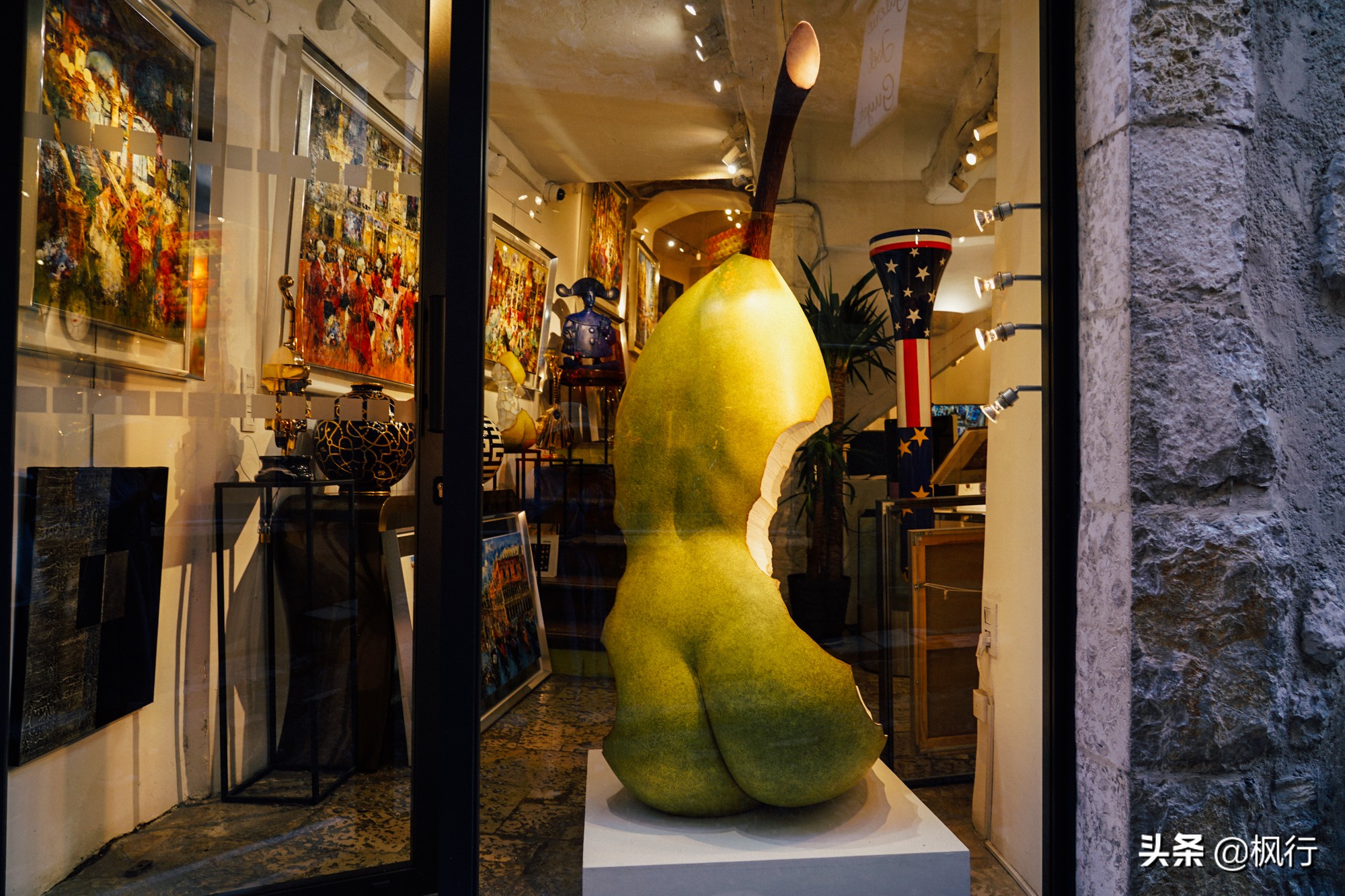 比巴黎浪漫还安全，南法海边的这几个风情小镇，好莱坞电影取景地