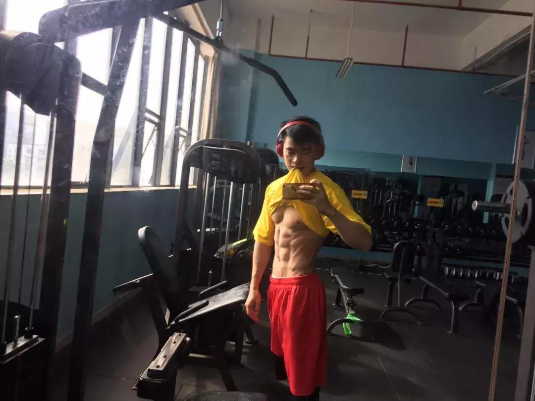 为了健美辞去工作,为了健身自己开了一家健身房