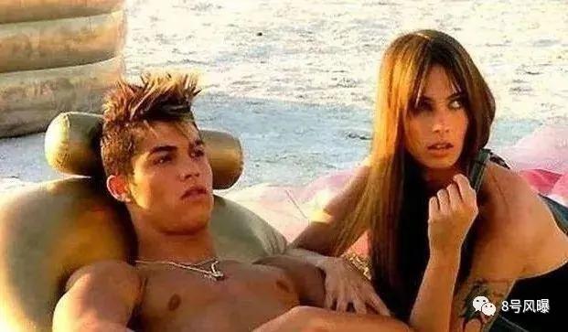 她们还在名媛群拼单，这位柜姐已经收服了世界顶级海王