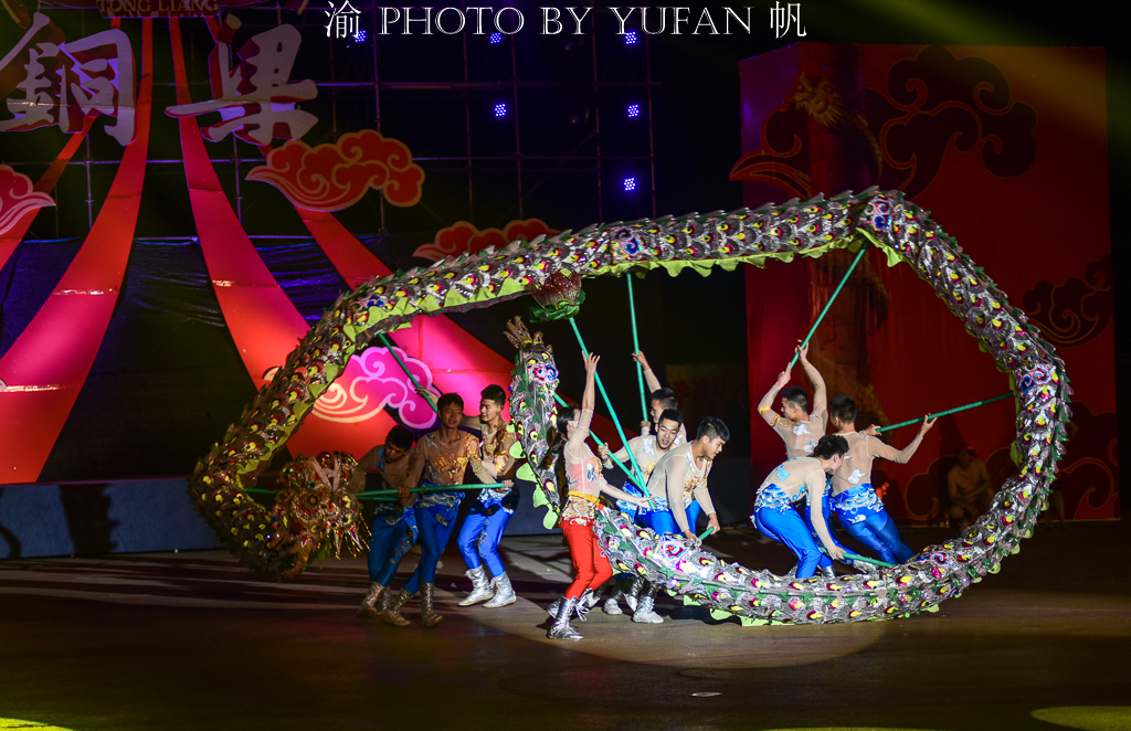 为国争光的铜梁竞技龙:蛟龙出水翻江倒海,龙翔九天扶摇腾飞