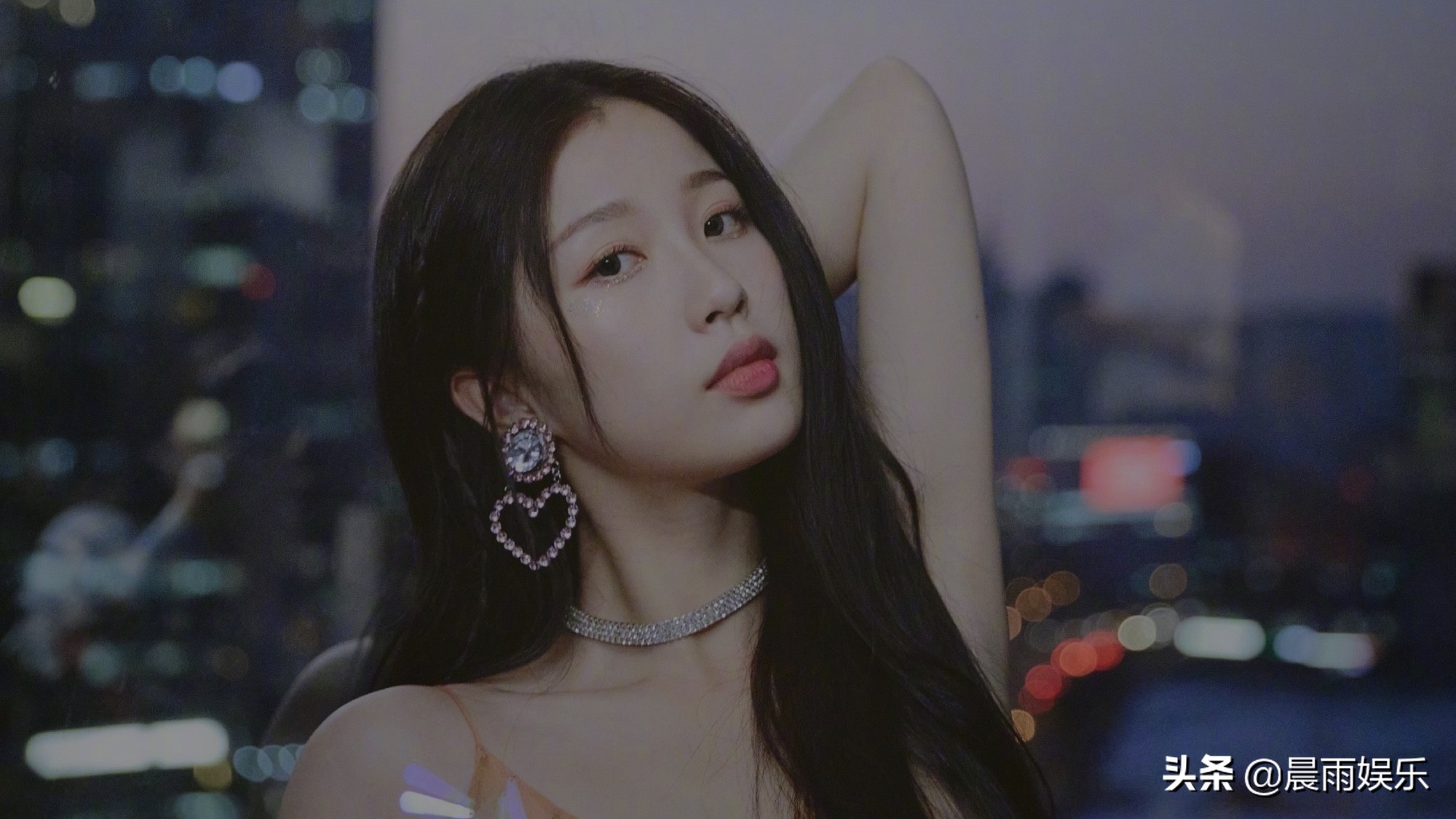 售卖虞书欣朋友圈内容，入侵河正宇手机，疯狂粉丝毁了多少艺人