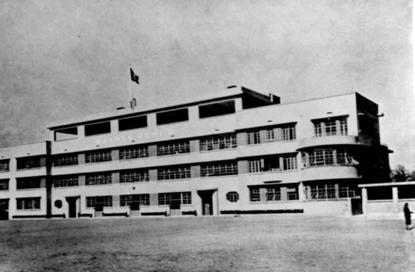 娱乐圈两大演技扛把子不仅都来自于上海这所中学，还是大学校友