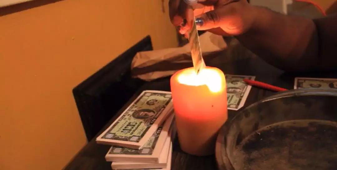 烧纸钱是我们中国传统的民俗,古代烧纸钱的根源