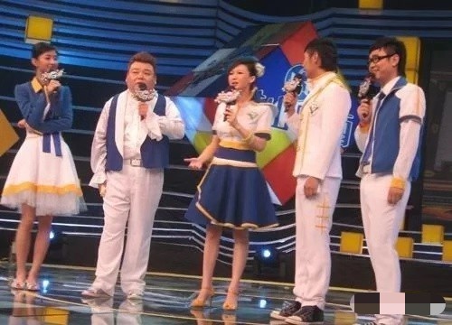 他曾离家出走,街头卖唱,今靠《屌丝男士》走红,屌丝逆袭成导演