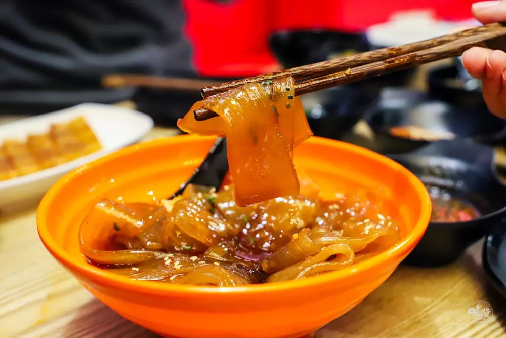 这家国潮网红串串落地襄阳啦,你只管拿串不用涮可以直接开吃