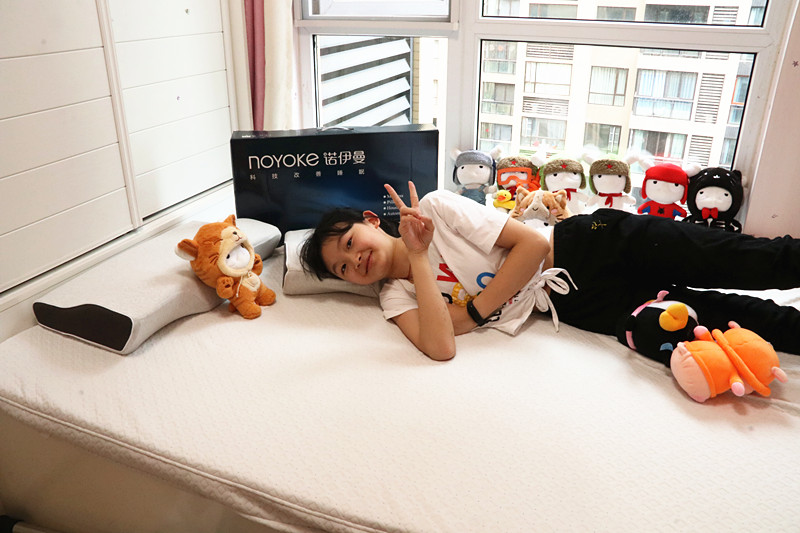 网上买记忆棉床垫注意什么,记忆棉床垫味道特大正常吗