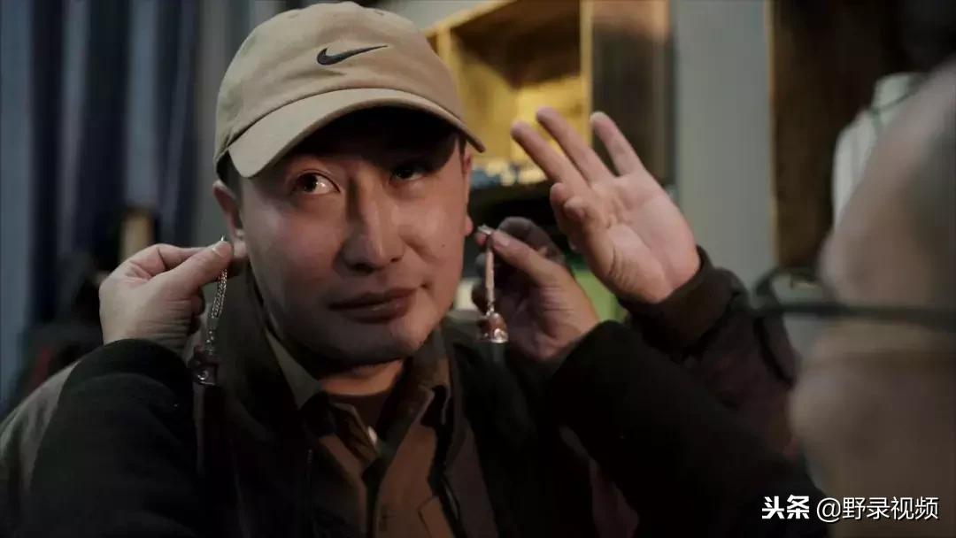 敖鲁古雅原始部落驯鹿喂草,敖鲁古雅驯鹿旅行