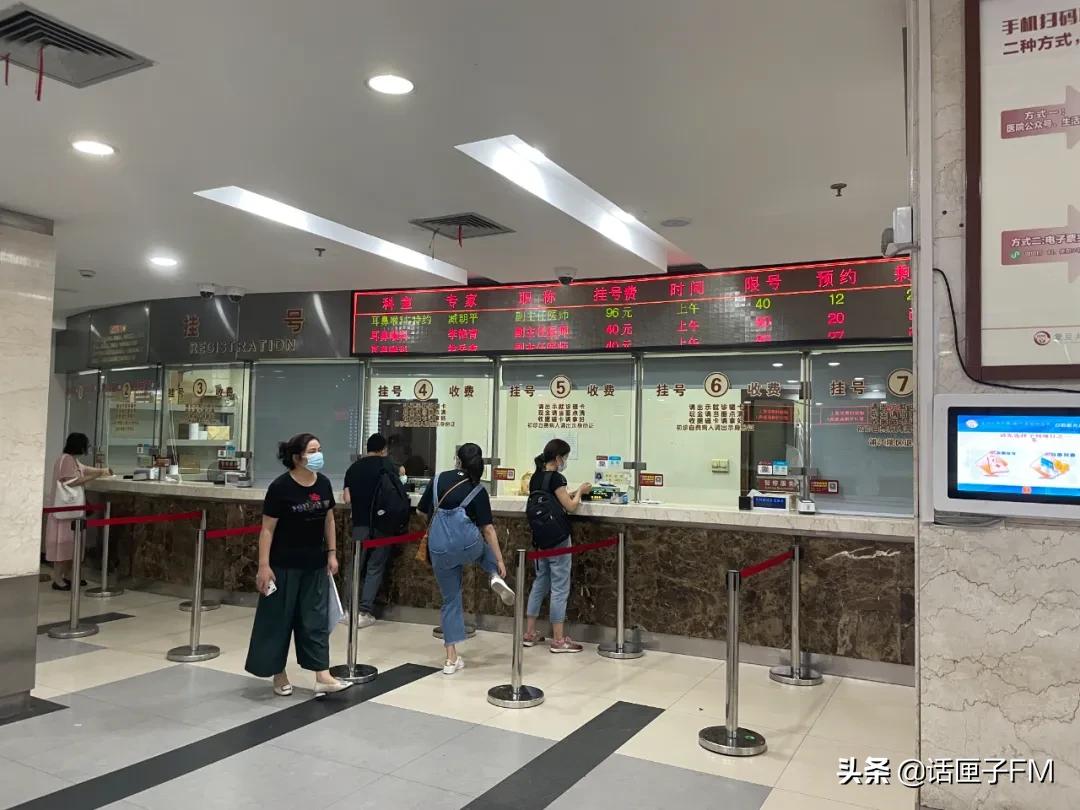 刚刚,复旦大学附属眼耳鼻喉科医院两院区恢复门急诊,记者现场直击