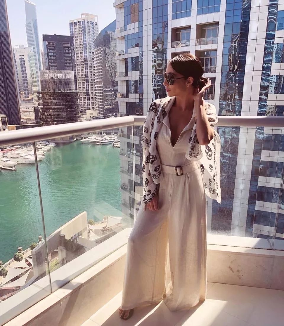 浼︽暒濂冲,浼︽暒濂崇敓