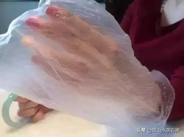 翡翠手镯取不下来怎么弄成两半,翡翠手镯取不下来怎么砸