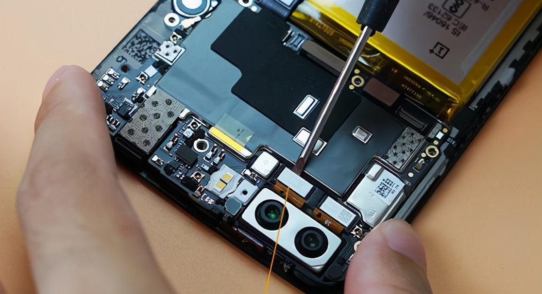 自己换手机屏幕难度大吗,换手机屏幕要去哪里换