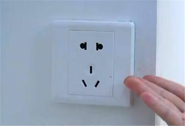 墙上插座太松插头老是掉怎么修,墙壁插座松动解决办法