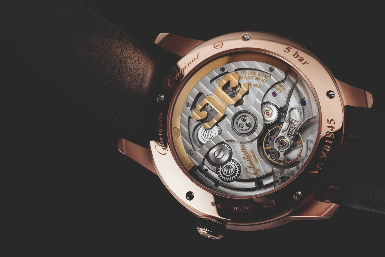 什么时候手表最值得购买,三款20到30万的万年历腕表推荐