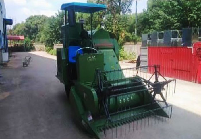 半喂入式小型收割机,全喂入与半喂入式收割机价格