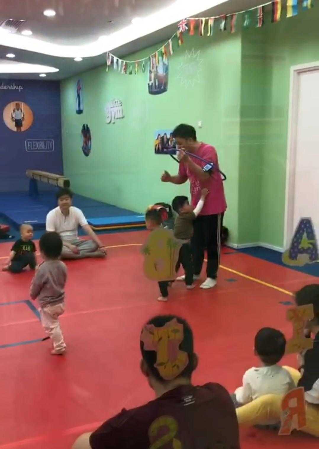 两岁宝宝早教去哪里,小小运动馆早教到底好不好