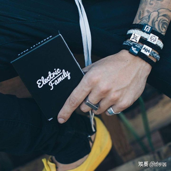 夏季穿搭配饰男生,男生配饰搭配技巧高级感