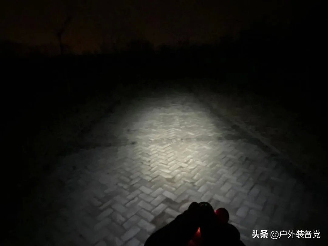 渐进式创新！无线充电手电OlightBaton3