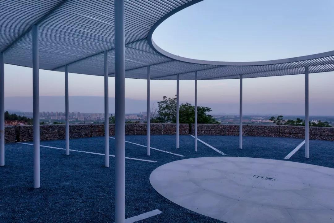 矿坑改造最美公园,矿坑改造湿地公园视频