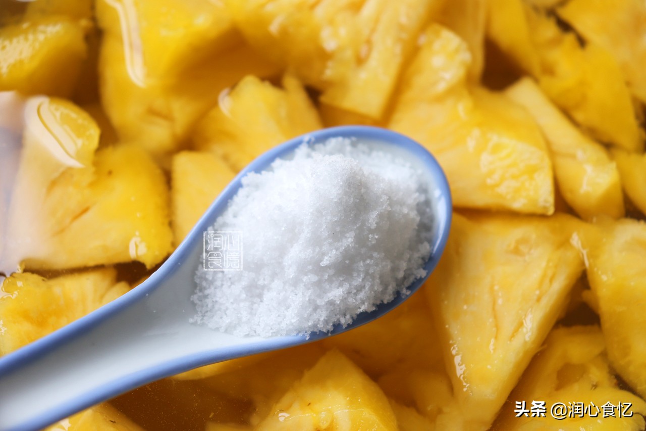 菠萝需要用盐水泡多久才可以吃呢,菠萝是用盐水泡多长时间才可以吃