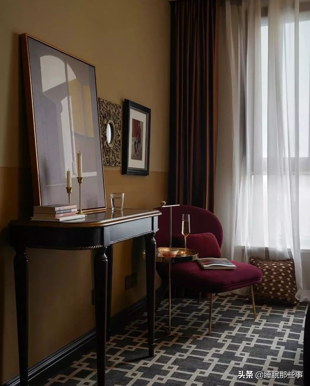 看了一眼她家的绿墙，我觉得我家还可以再抢救一下