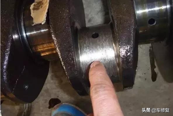 修车师傅说机油有点黑,修车师傅告诉你车子烧机油